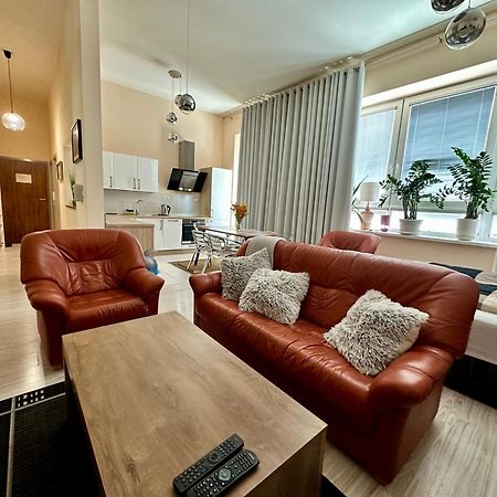 Princess Main Square Apartment Попрад Экстерьер фото