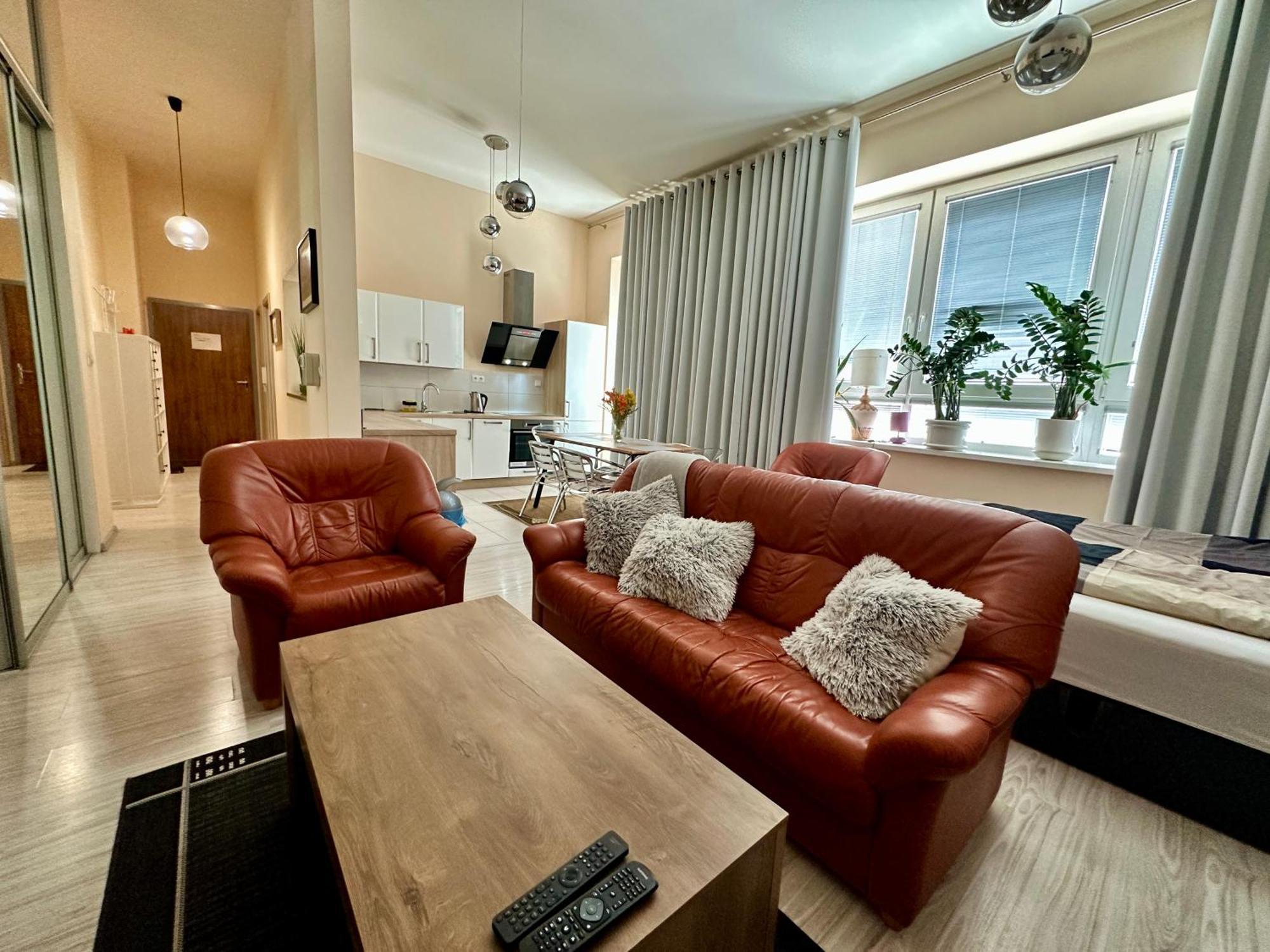 Princess Main Square Apartment Попрад Экстерьер фото