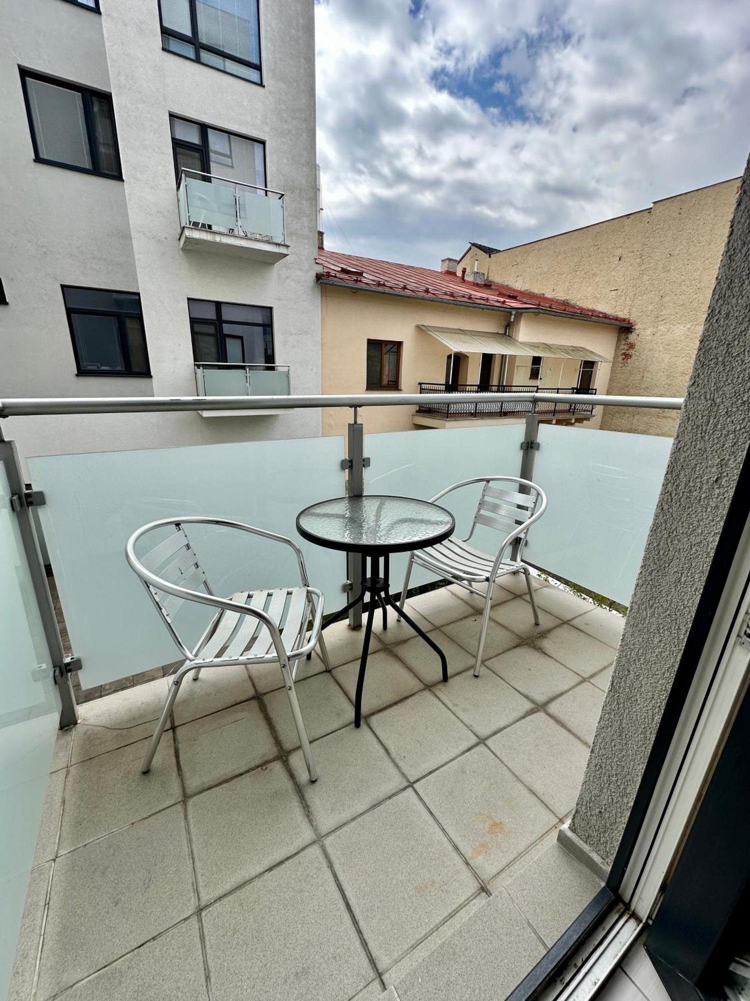 Princess Main Square Apartment Попрад Экстерьер фото
