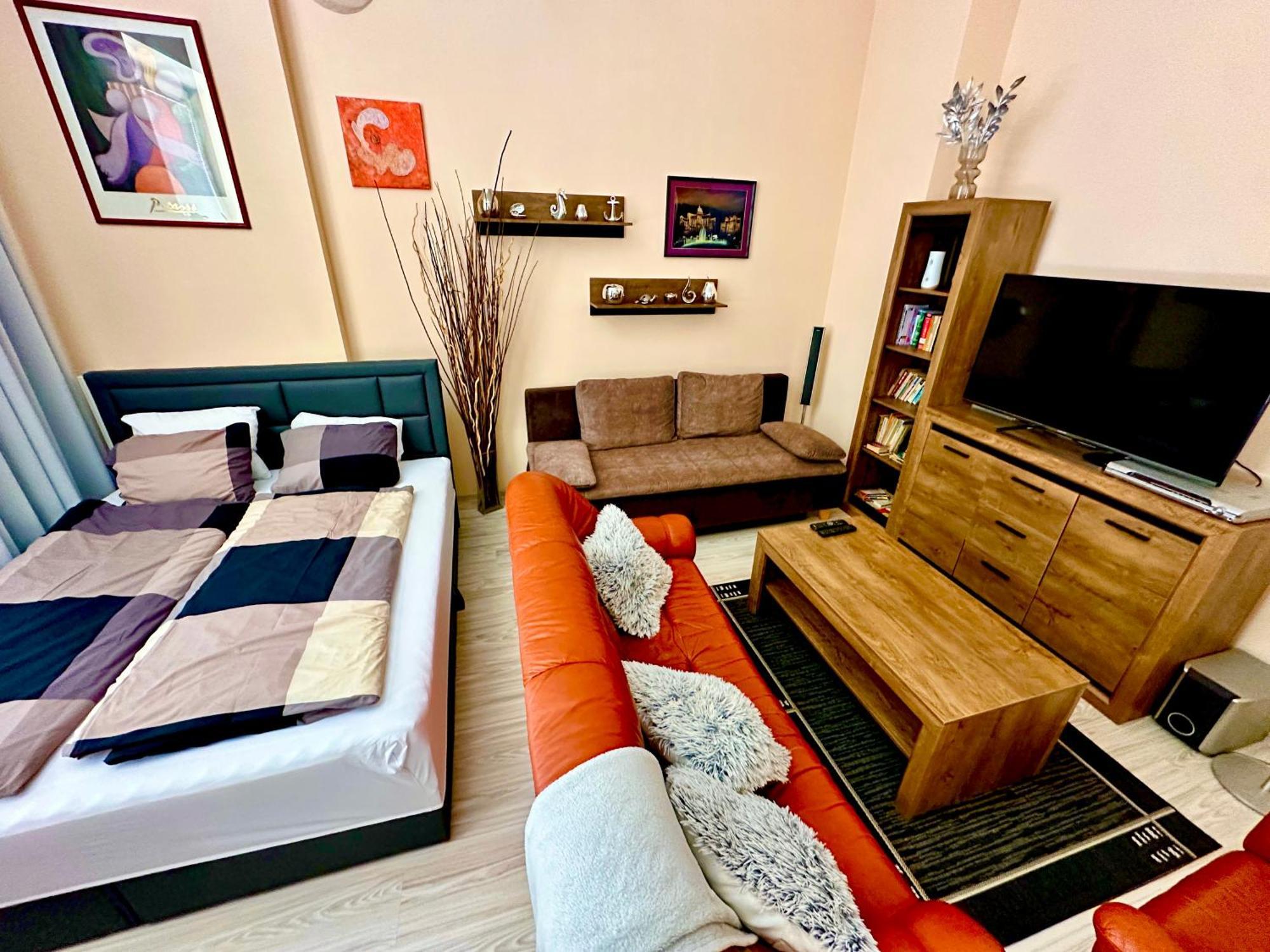 Princess Main Square Apartment Попрад Экстерьер фото