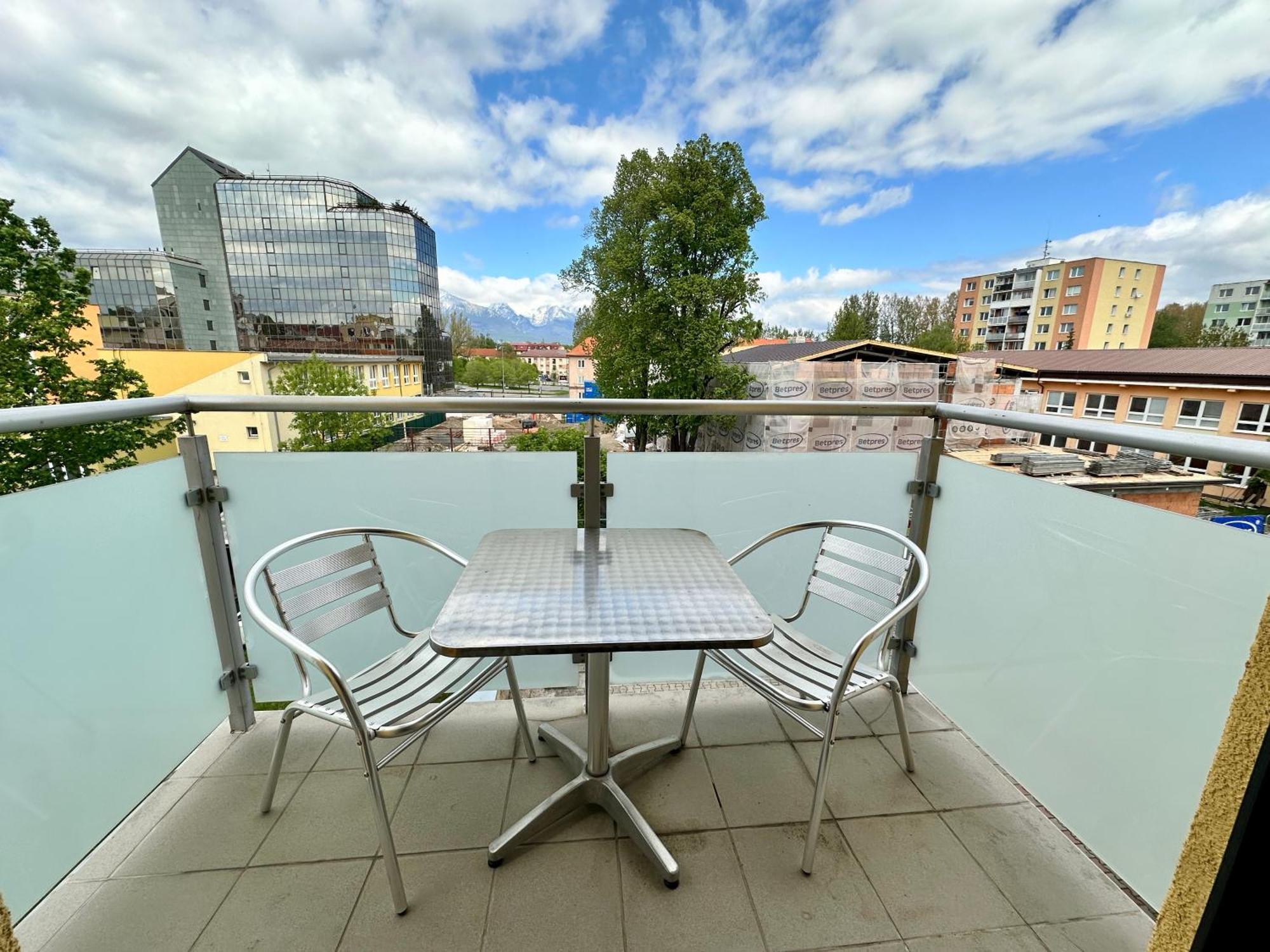 Princess Main Square Apartment Попрад Экстерьер фото