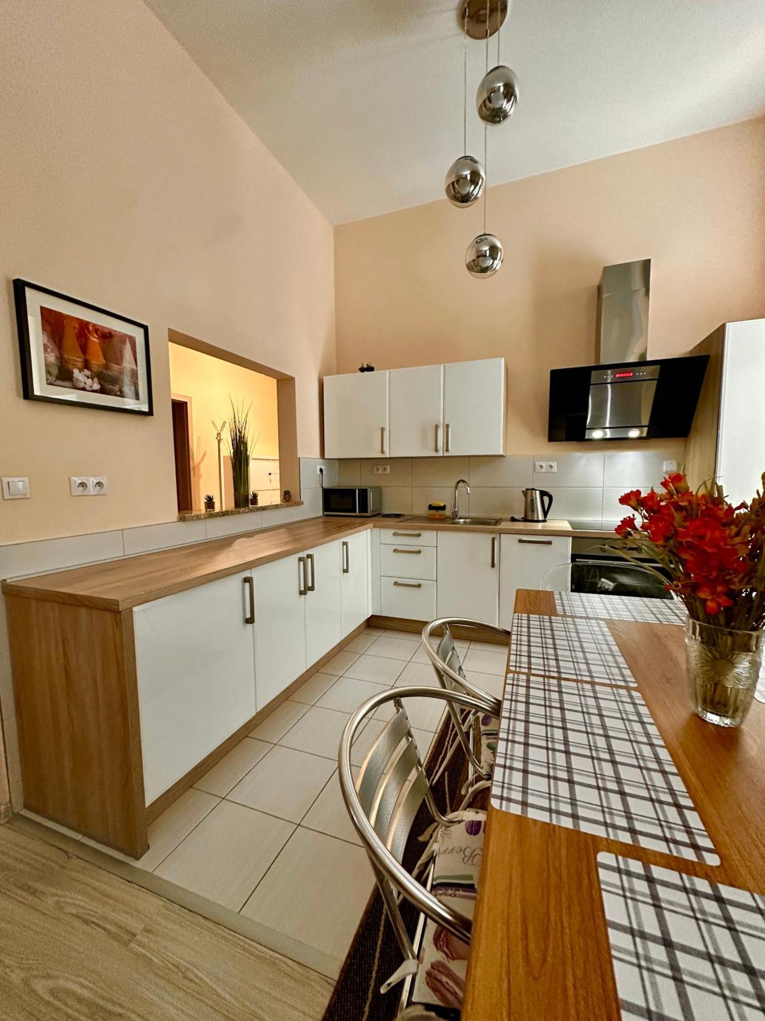 Princess Main Square Apartment Попрад Экстерьер фото