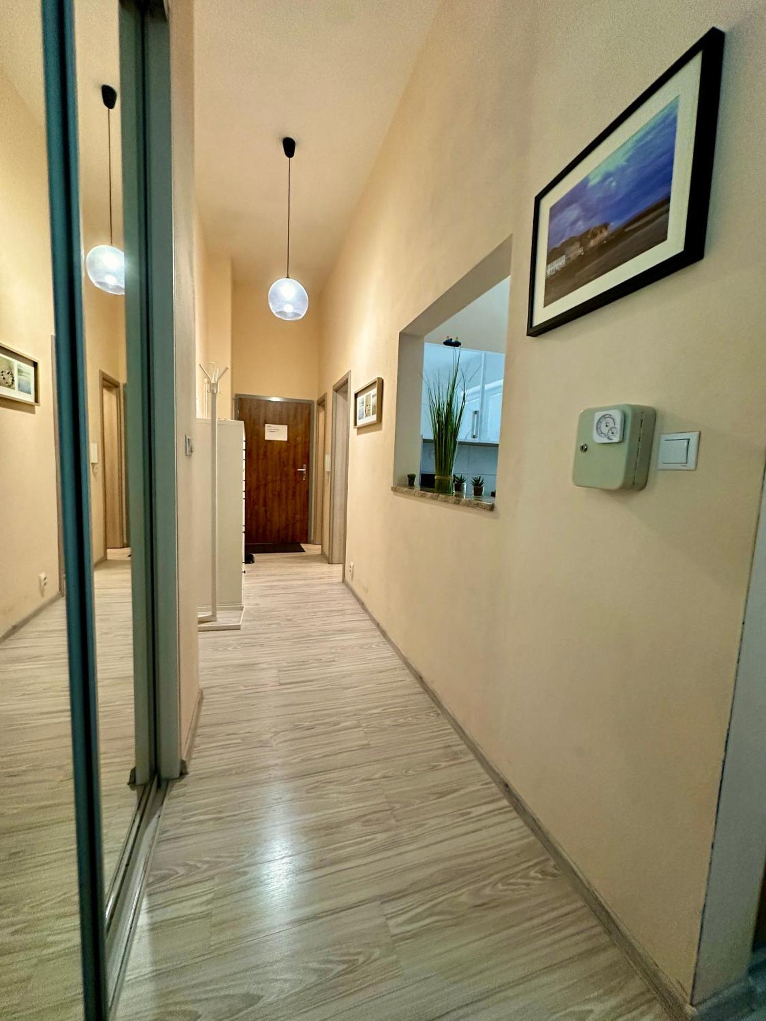 Princess Main Square Apartment Попрад Экстерьер фото