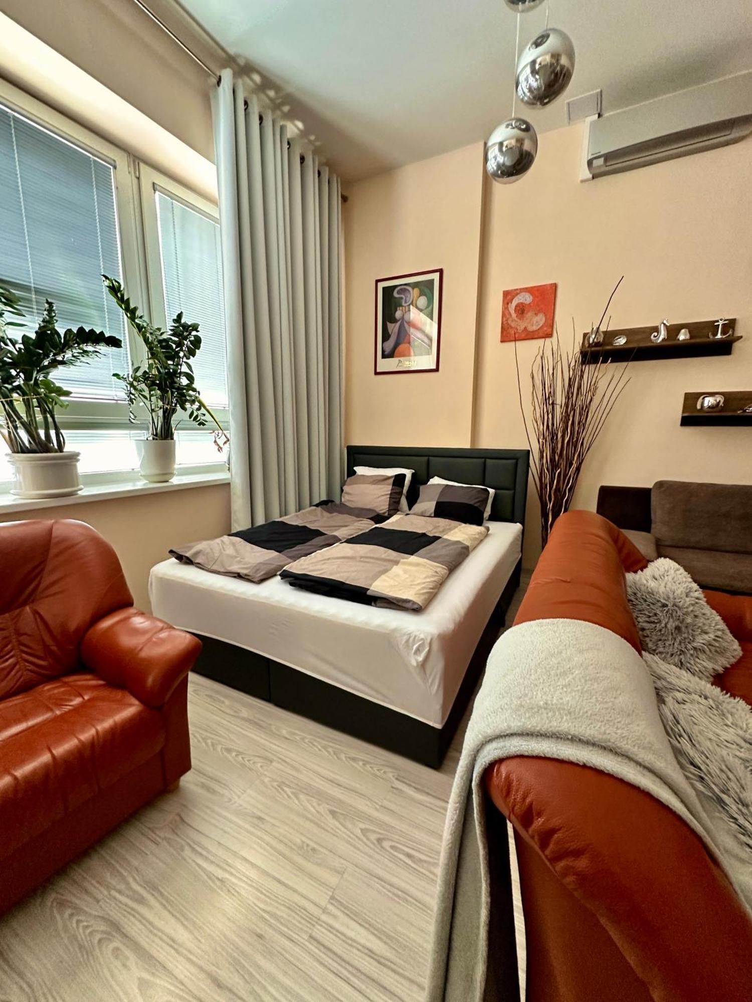 Princess Main Square Apartment Попрад Экстерьер фото