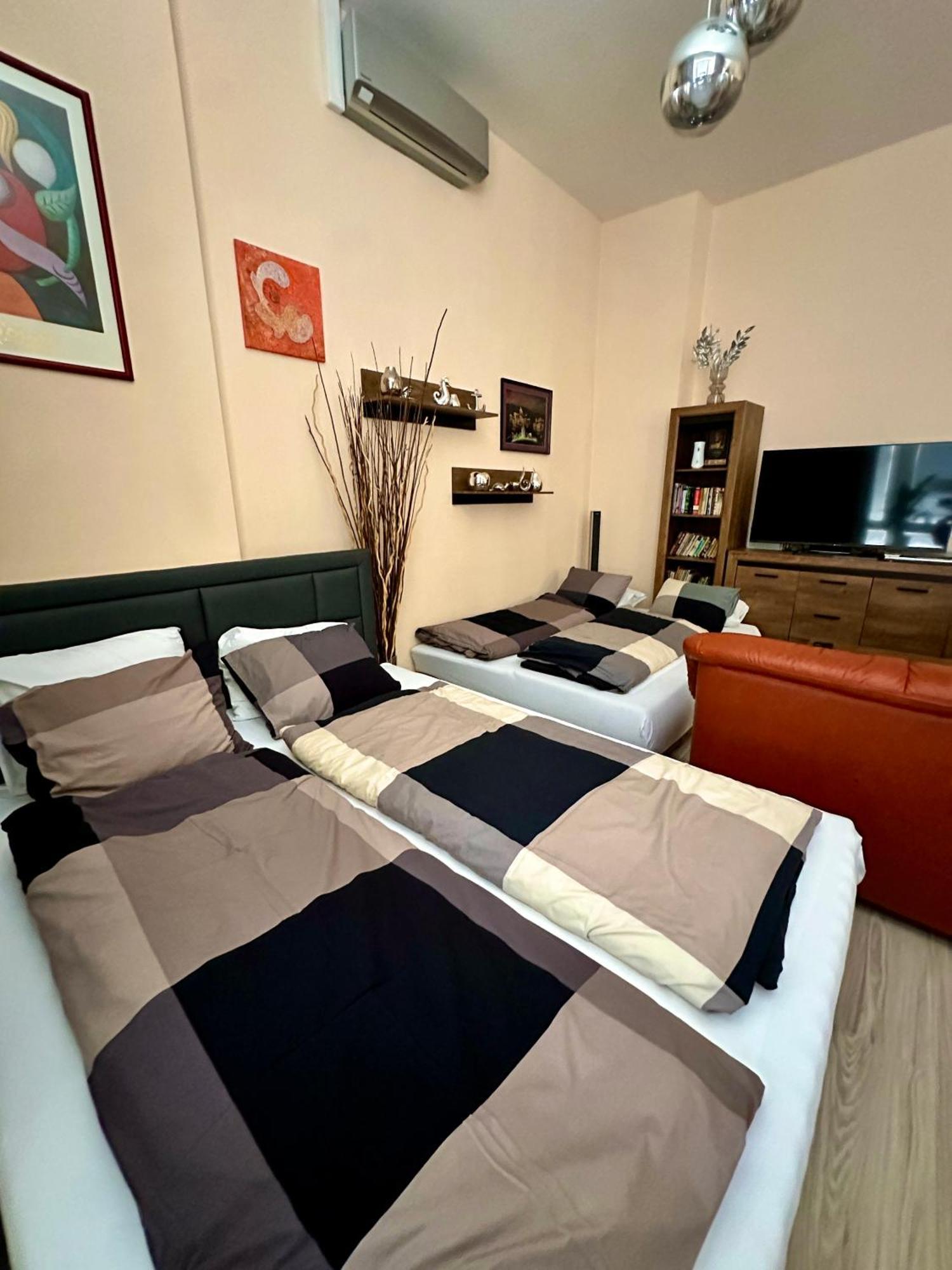 Princess Main Square Apartment Попрад Экстерьер фото