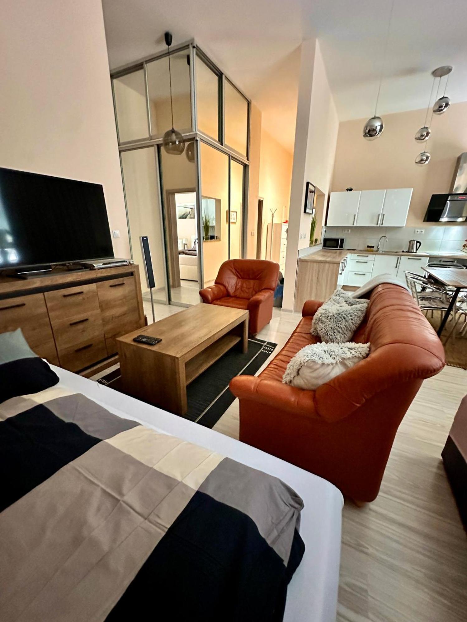 Princess Main Square Apartment Попрад Экстерьер фото